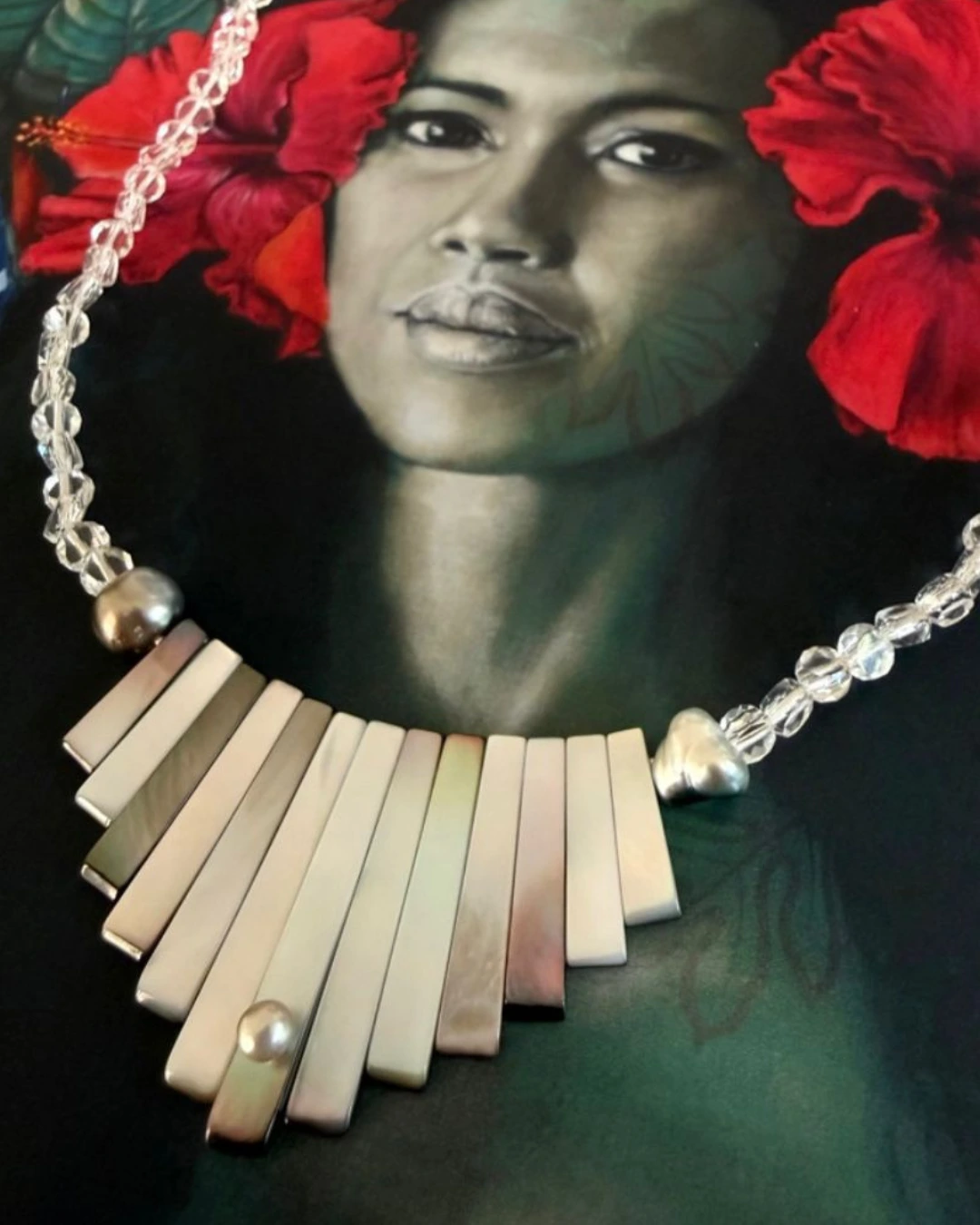 Collier en perle et keishis de Tahiti