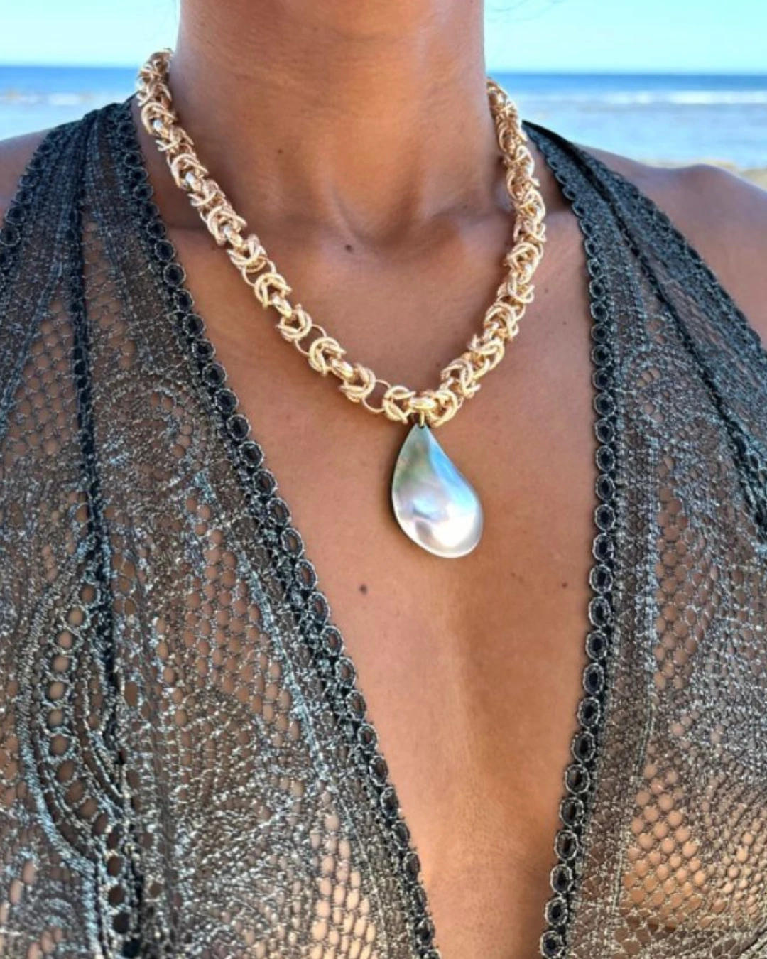 Collier pendentif en nacre de Tahiti