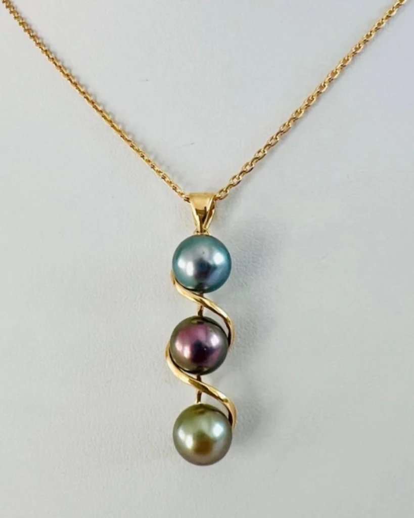 Collier en perles de Tahiti avec 3 perles