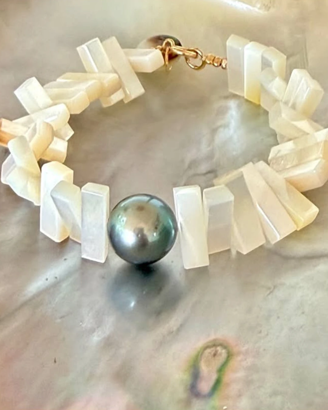 Bracelet éclats de nacre de Tahiti